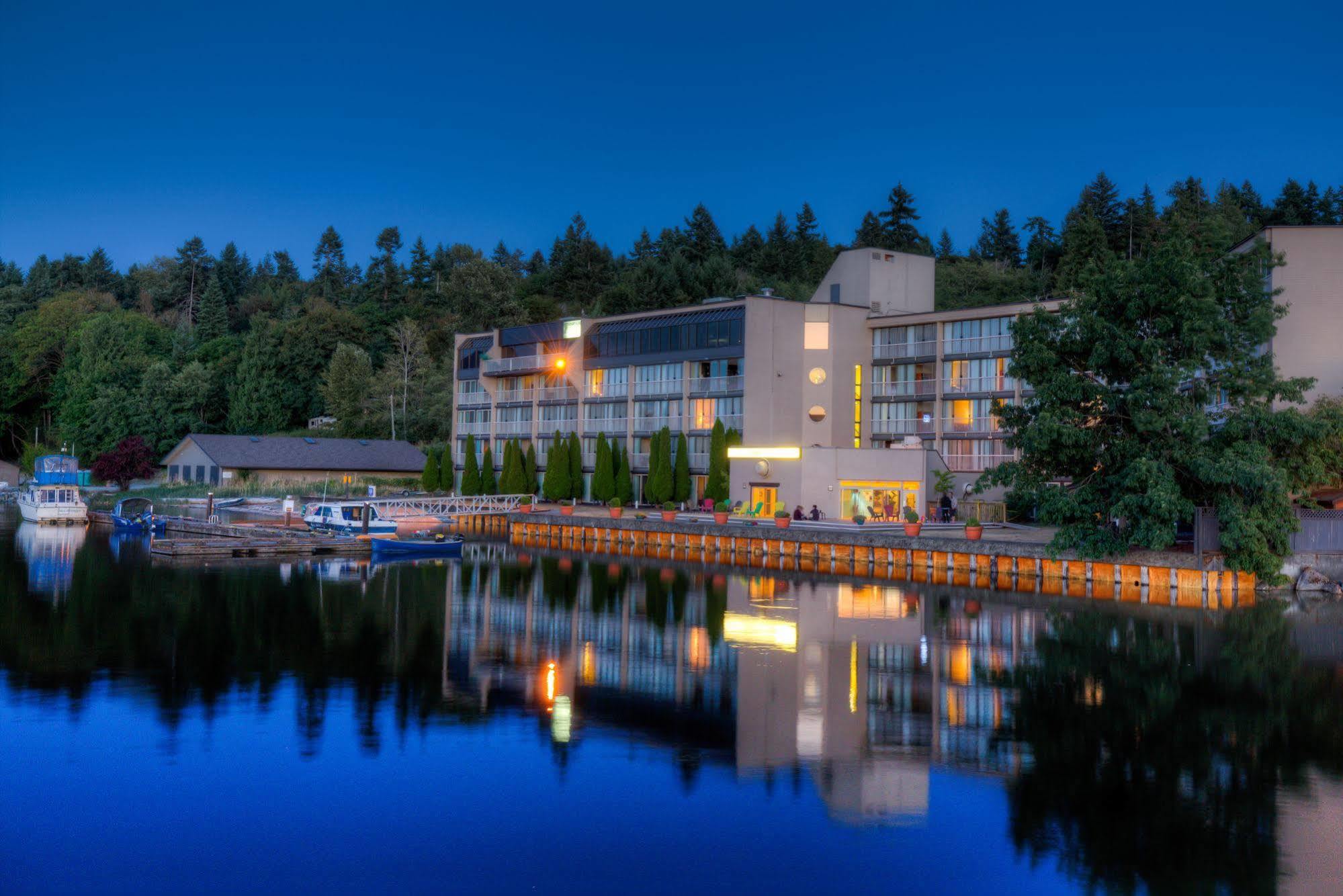 Oceanfront Suites At Cowichan Bay Exterior photo